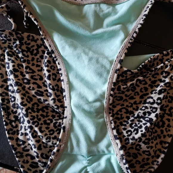 Sheetah 2 piece Bathing suit - Picture 3 of 5